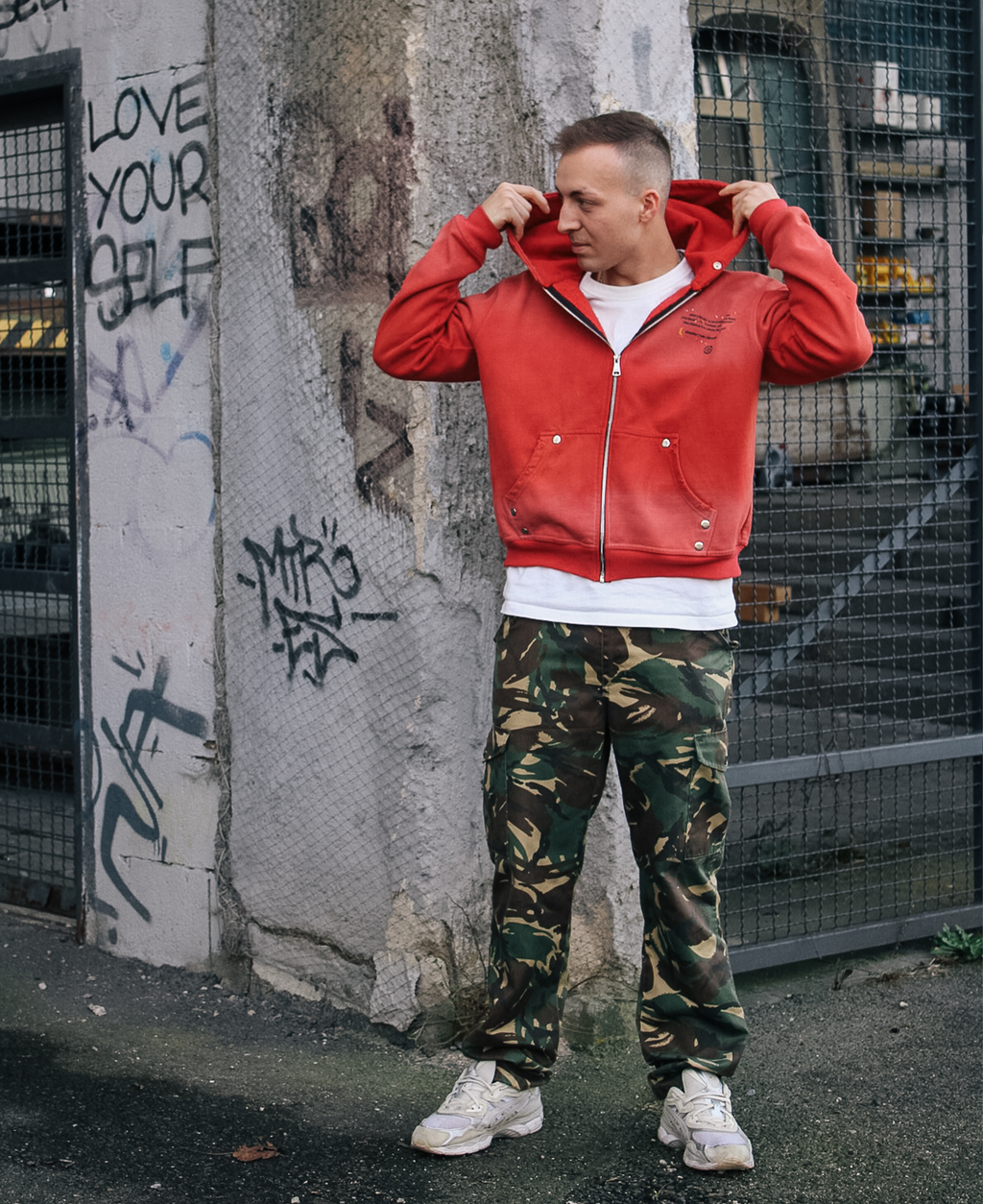 ARTDIRECTOR HOODIE - RUSTY RED